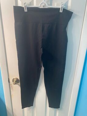 Livi Active Black Capri Leggings